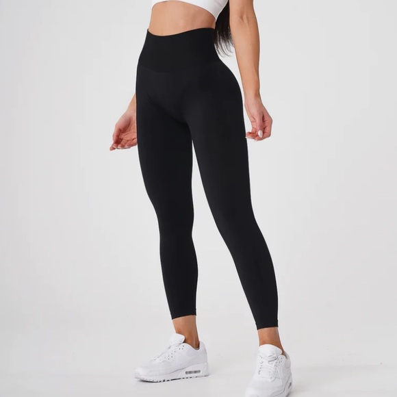 NVGTN Black Solid Seamless Leggings Tight LARGE MINT! - Picture 5 of 9